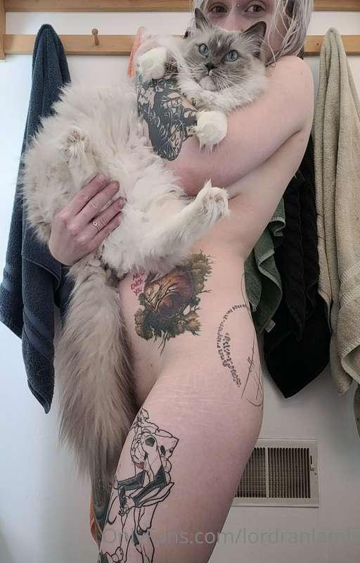 Icky is an 8 out of 9 on the fat scale, so he's on a diet :/