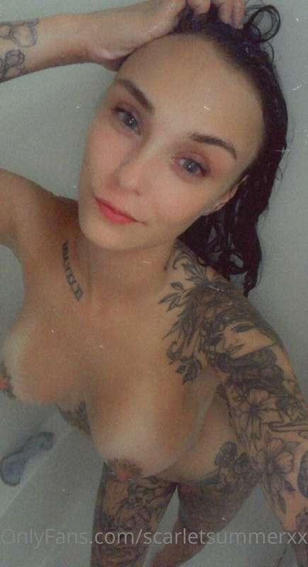 Hi I’m in camp 😘😘😻 let’s get naughty!