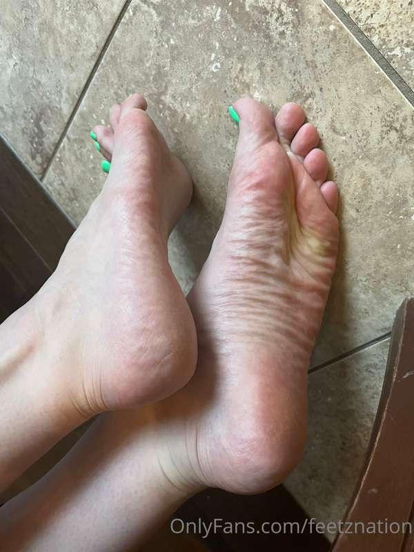 Would you still suck my toes if my feet were dry? 🙊