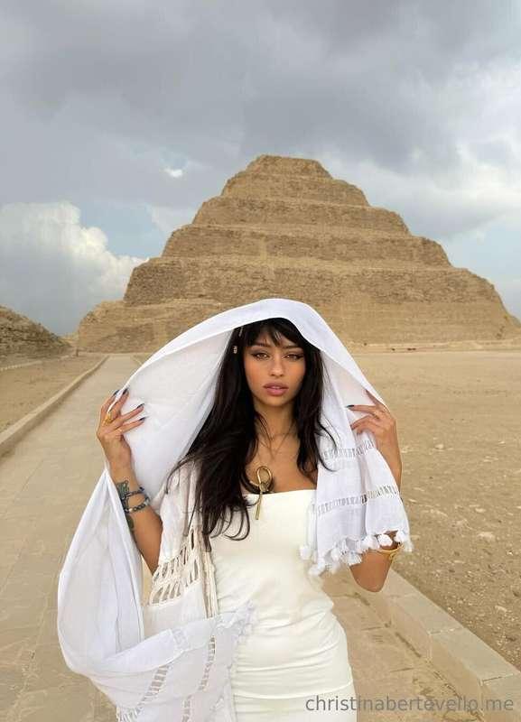 Cleopatra dispersa nel deserto... mi raggiungi tu coi pensie..