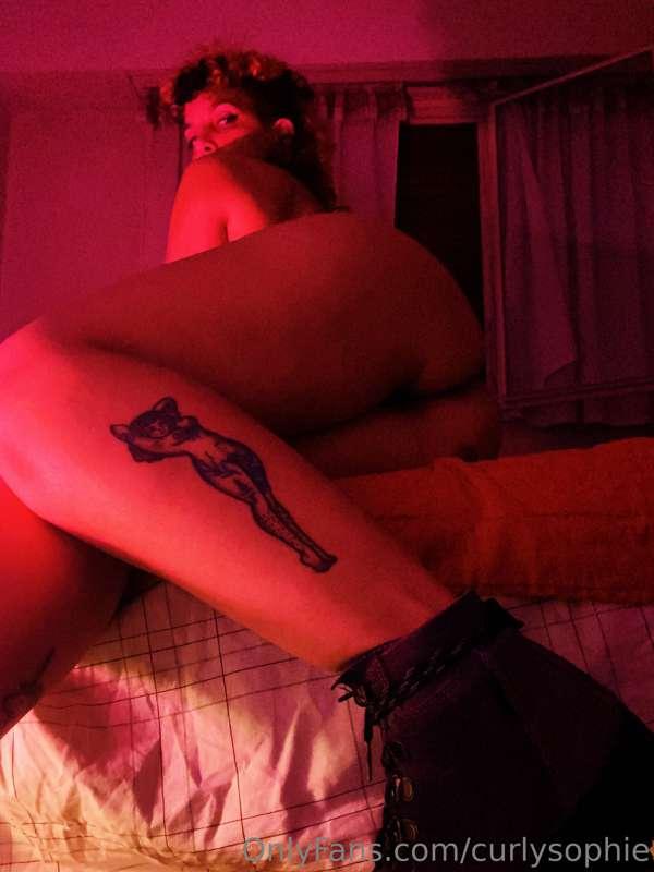 Hello baby… I wonder if u want to get nasty with me…