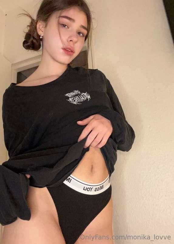 ## 💕💕💕 SUPER CUTE💕💕💕

Hot girl @emmalittlee ready to get her..