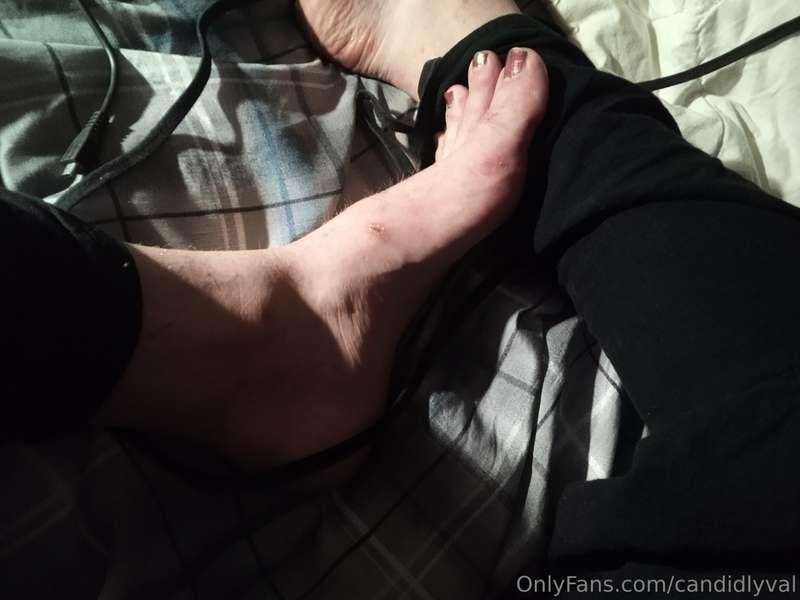 Unedited feet pics taken within the last 10 minutes, please ..