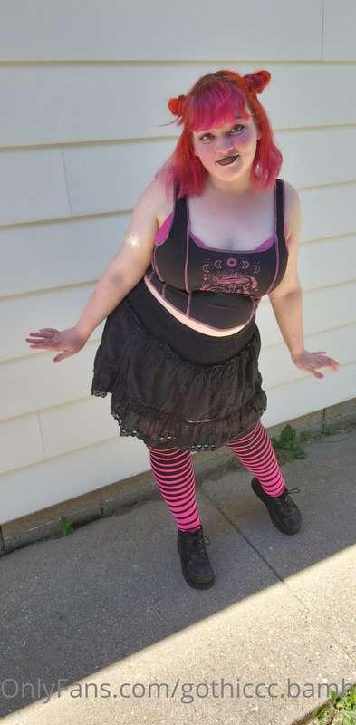 Bambii did her hair and was definitely feeling the neon fae ..