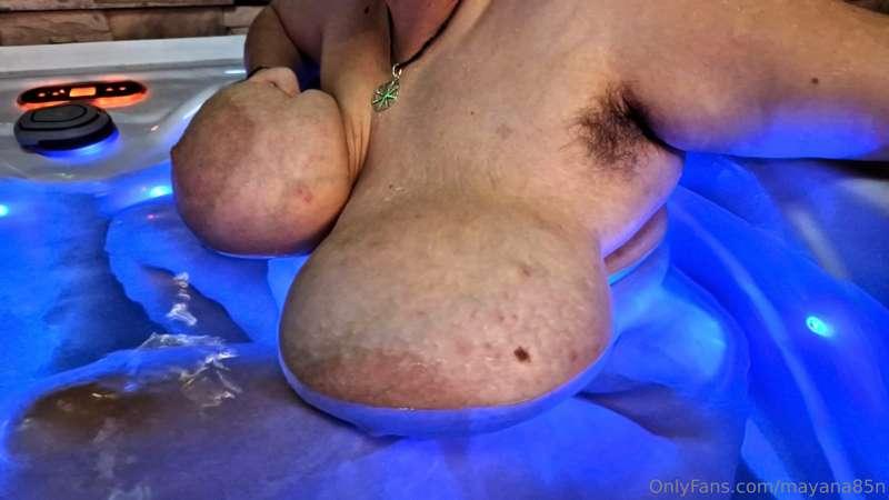 boobs swimming xixi