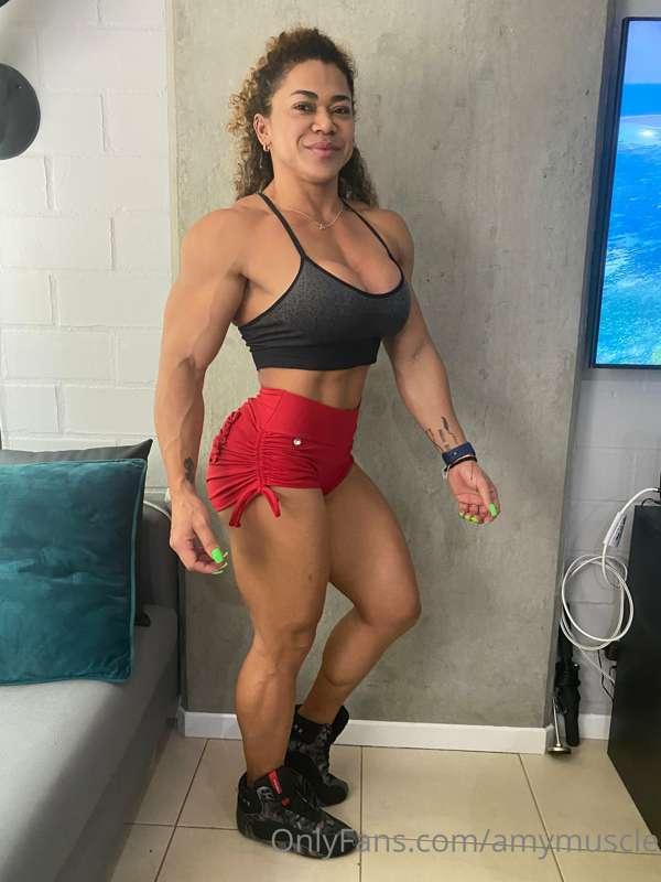 Gym outfit for today…💪🏻
