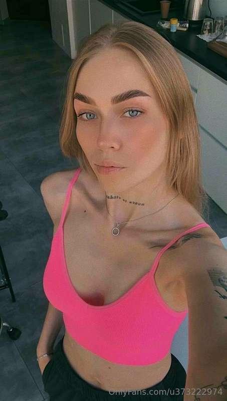 how about a simple but beautiful selfie?🥰🥰
