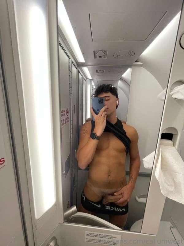 A quicky in the airplanes bathroom ?🙈💦