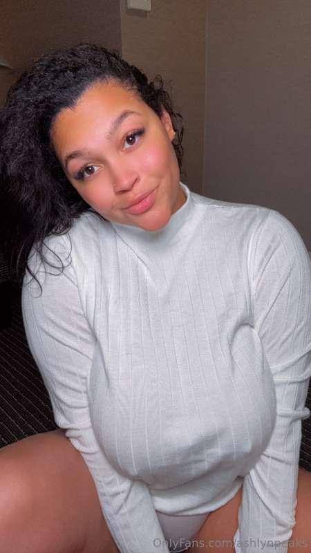 Y'all keep asking what size my titties are. Send your guesse..