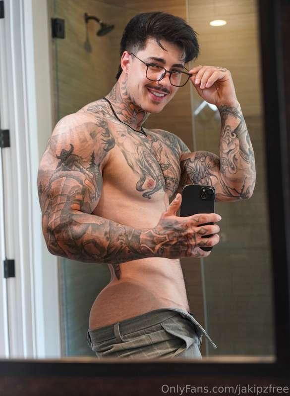Do you like nerds 🤓..? My NAUGHY side 🔞👉 @Jakipz Onlyfans.co..