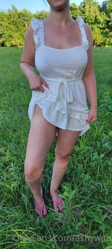 This dress is a bit see through 👀
