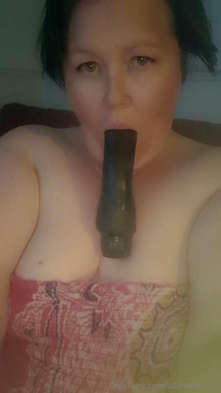 U want to see me suck my big dildo baby? Tip me $5 and ill s..