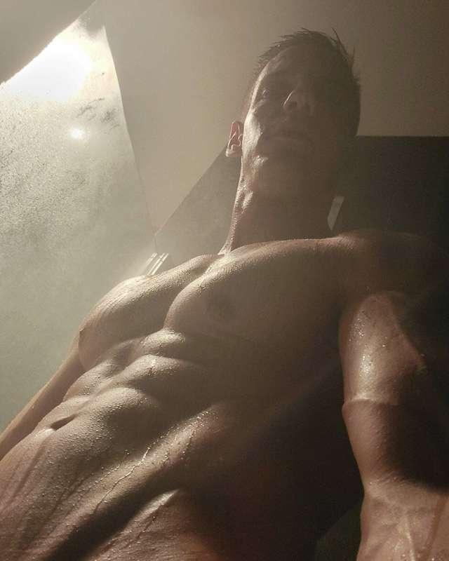 To chat with me & see my adult content.. Join my premium pag..