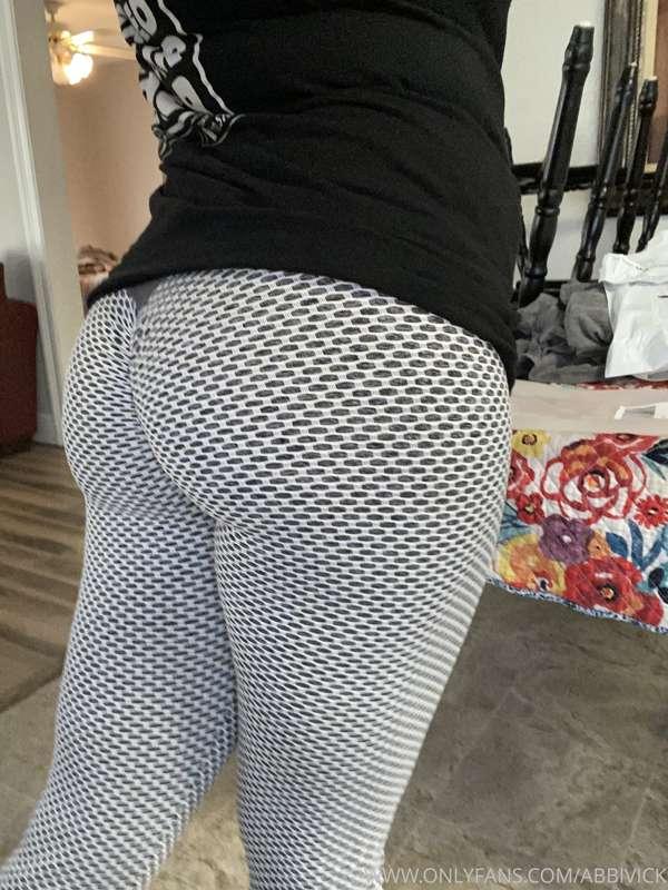 I got them tik tok leggings lol