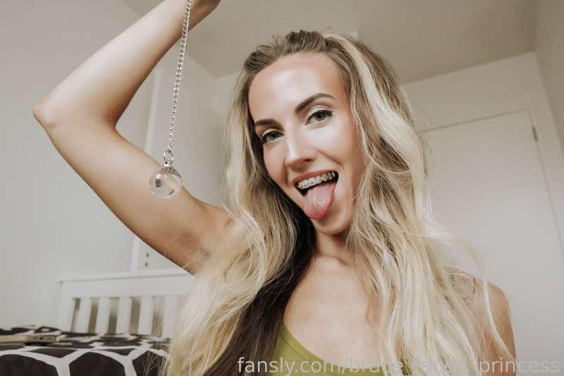 brace_faced_princess image #1