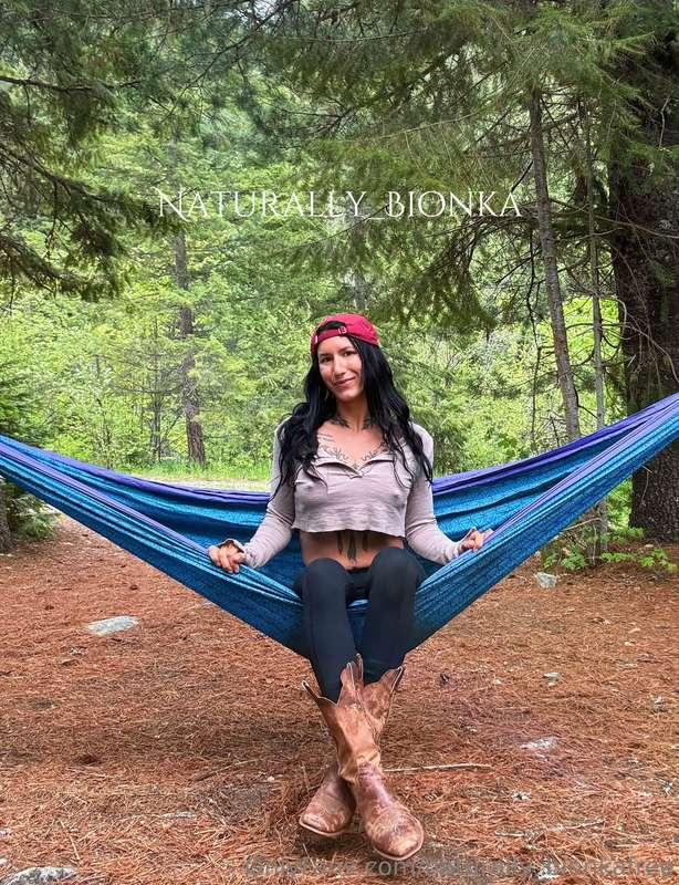 Fuck me in this hammock?? 😉💋