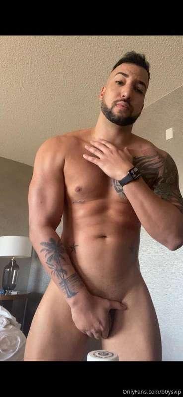 what are you hiding behind your hands ?? 😈😋🍑🌶️🍆 que escondes..