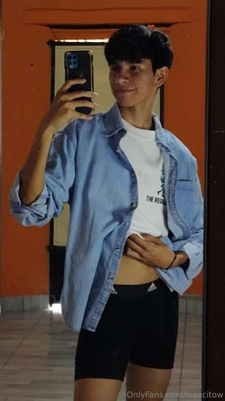 Ya listo para ir a votar 🫡
Solo me falta el pantalón