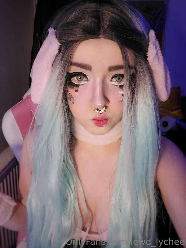 Like this post to give your favorite bunny head pats and but..