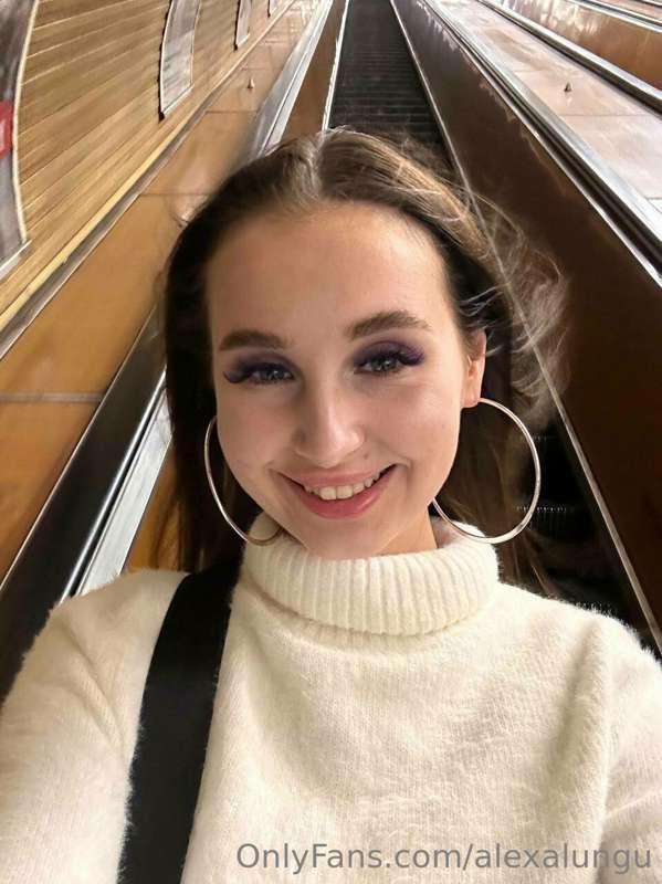 If you met my eyes on the escalator, would you follow me?🖤