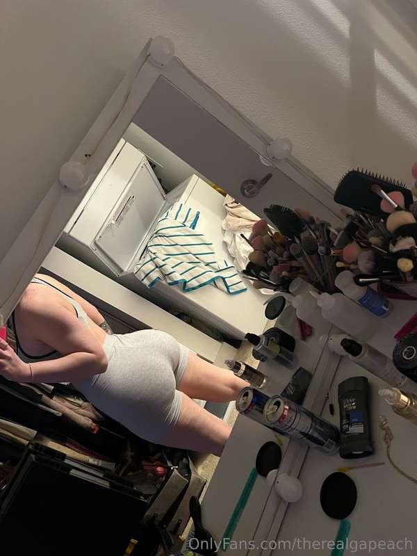 giving views😘