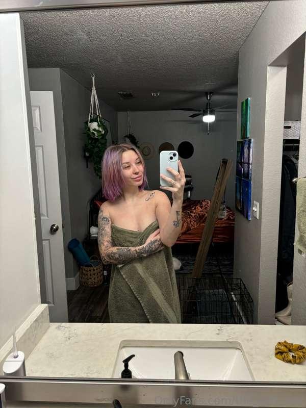 Fresh and clean 🫧 Cum see the nude version over on @the_kell..