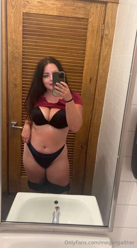 I love taking naughty photos wherever I go 🤭❤️❤️