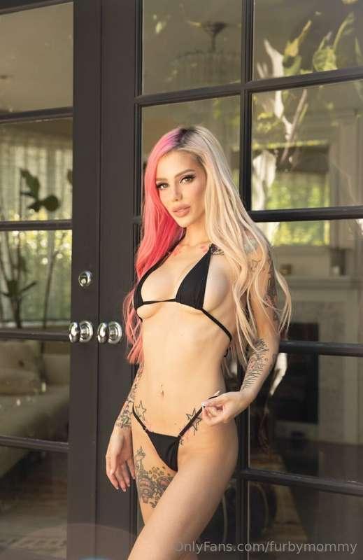 Lets play would u rather in the dmss🥰