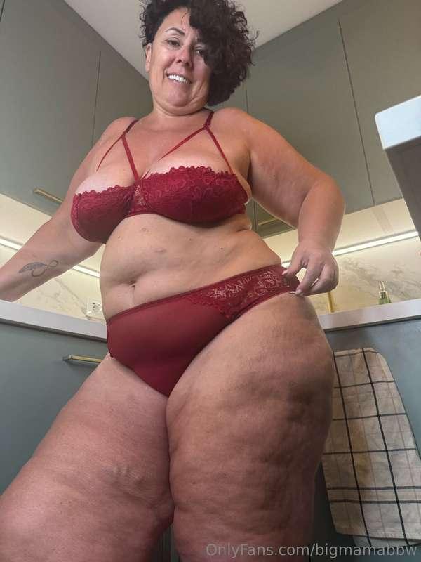 Ready to take your cock right now.... 😈