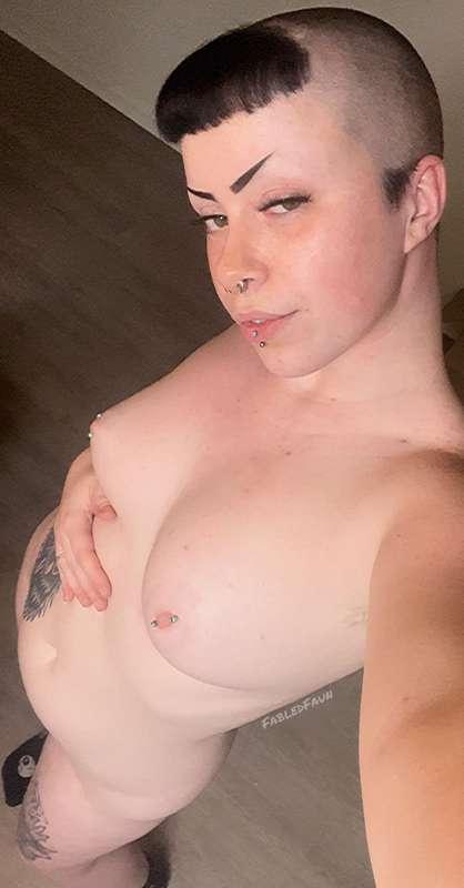 Feeling a bit dommy 😌
What does my needy precious pet desire? Tell me all about it~

#fyp #foryou #explore #alternative #shavedhead #pale #solo #buzzcut #pierced #nonbinary #queer #bratty #fabledfaun #chelseacut