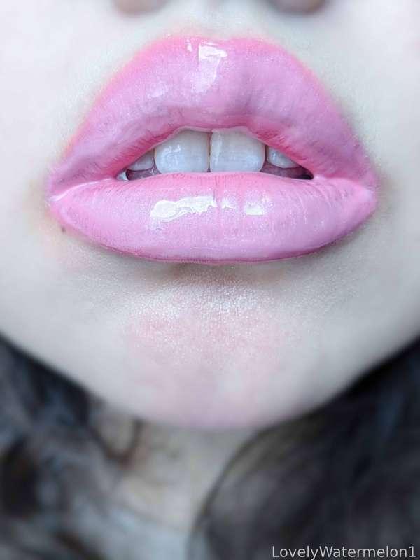 Glossed like a ribbon on the perfect present, these lips are ready to spread holiday mischief. 🩷 🎀 Come closer, and let me make this Kissmas unforgettable. 

#FYP #LipstickFetish #Lipstick #Lips #LipGloss #MouthFetish #Mouth #Oral #Tongue #Tease #UpClose #Kisses #LovelyWatermelon1 #MoodyWatermelon1 #Makeup #MakeupFetish #Kisses #Girlfriend #Gentle #Soft #Girl #KissMarks #Christmas #Holidays #AdventCalendar #MerryKissmas