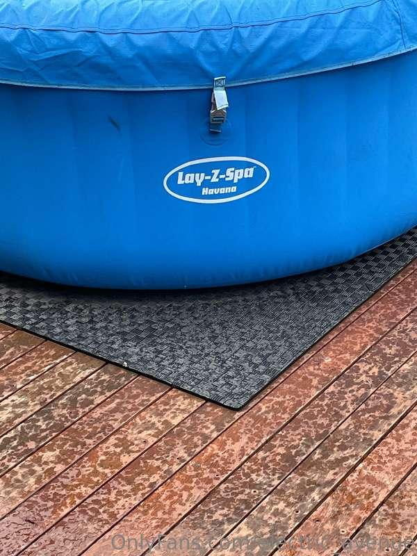 Can’t wait for the spa tonight! Hubby inside whilst I’m horn..