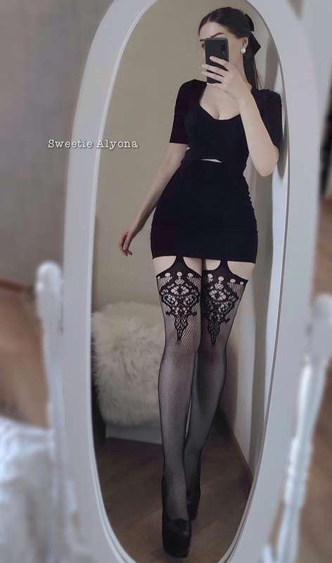 Secretary in sexy crotchless fishnet pantyhose🖤 NSFW content..