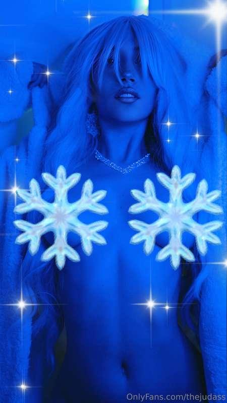 The ice queen is waiting for you to make these snowflakes me..