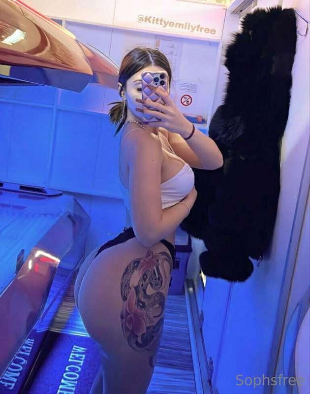 ## 🔥 @KITTYEMILYFREE 𝙈𝙮 𝙗𝙞𝙜 𝙖𝙨𝙨 𝙬𝙖𝙣𝙩𝙨 𝙩𝙤 𝙛𝙚𝙚𝙡 𝙮𝙤𝙪𝙧 𝙙𝙞𝙘𝙠 🤤 #a..
