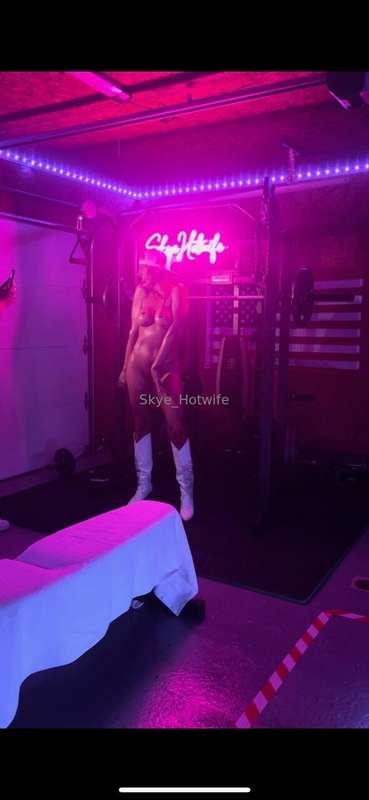 skye_hotwife image #0