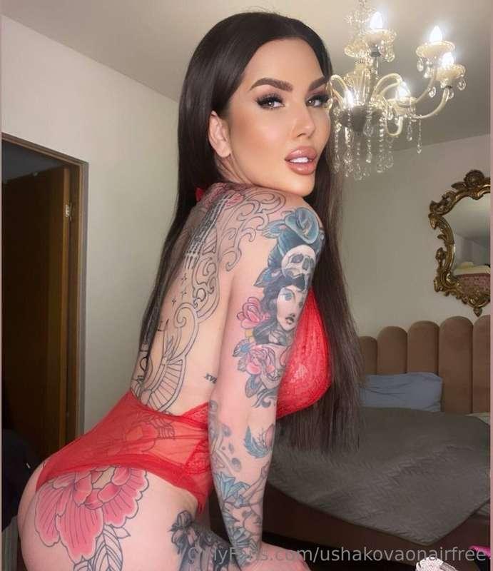 Should I wait you in bed like this?😍