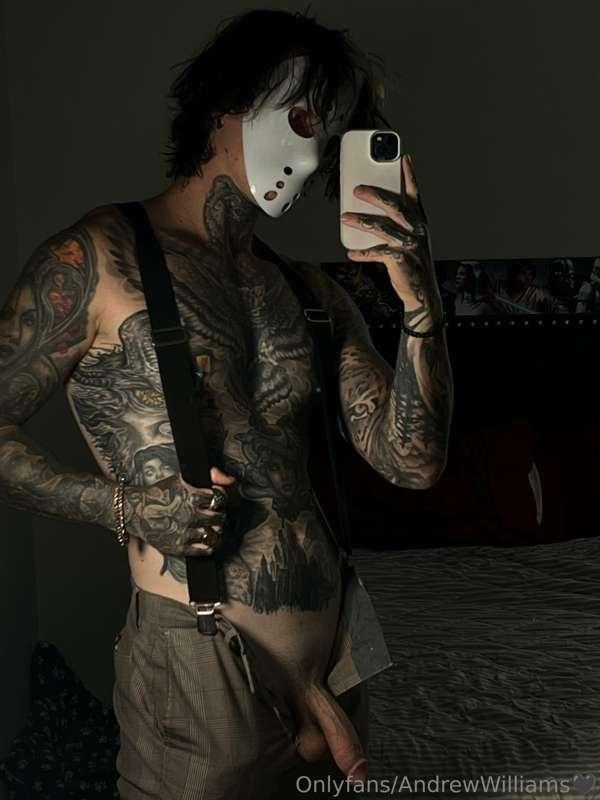 Masked man is ready to have fun🖤