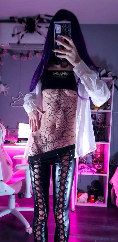 Glad to have shared a photo for creative experimentation :3
Thank you!

Drawn by my friend @ArtofDecay 