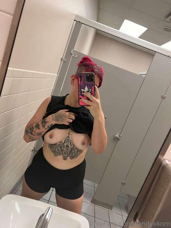 happy titty tuesday ya filthy sluts! 😈🩷

ps i got new nipple..