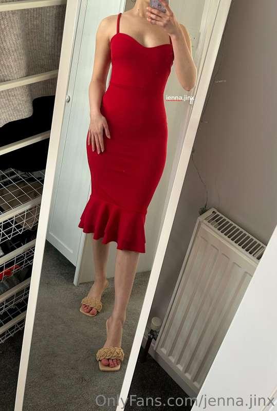 Lady in red 😍❤️