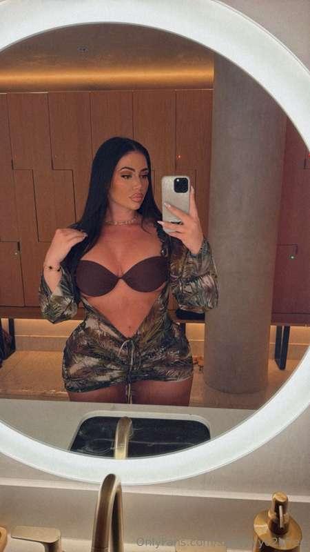 Let the curves do the talking. 😈