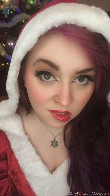 The thiccness is here to spread holiday cheer 💚❤💚❤
