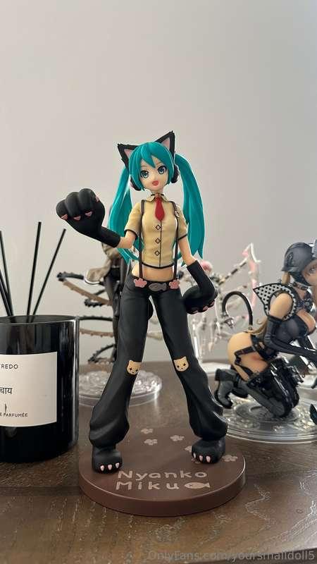 i started collecting all kinds of figurines, when the others..