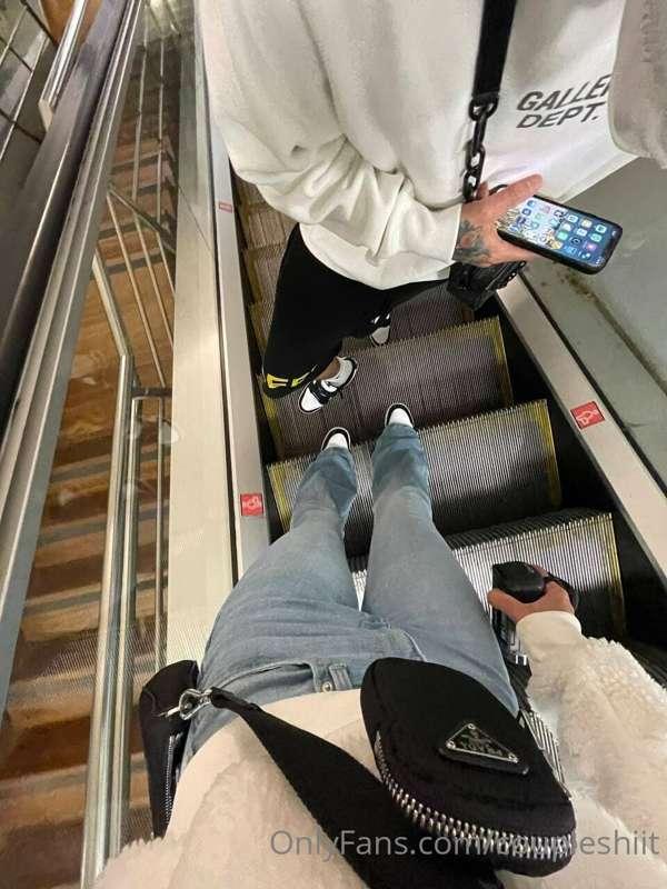 Assieme a fare shopping sfrenato❤️