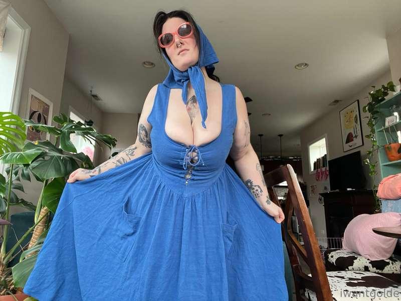 Who’s taking me on a picnic date?? I need a reason to wear t..