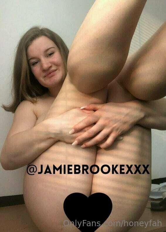 HOT & SEXY    @jamiebrookexxx    🔞

wants to tease your DICK..