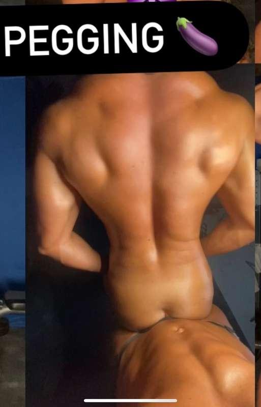 PEGGING @mistressxmuscle my POV! Her back and my abs look ma..