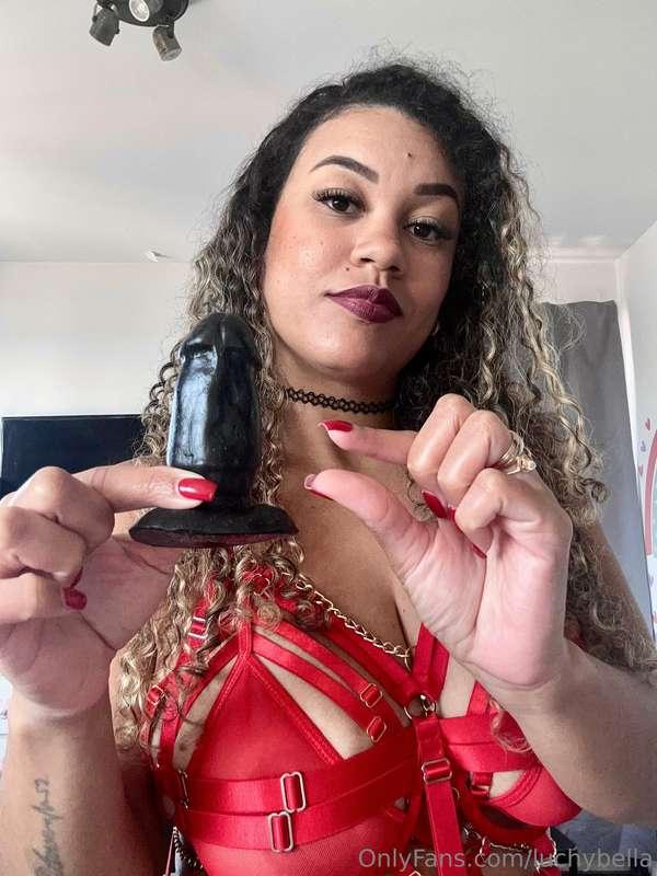 Mom is in the mood to dominate soft betas 🖕🏽