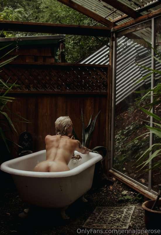 Taking a bath with me includes: 

🍑 👅
